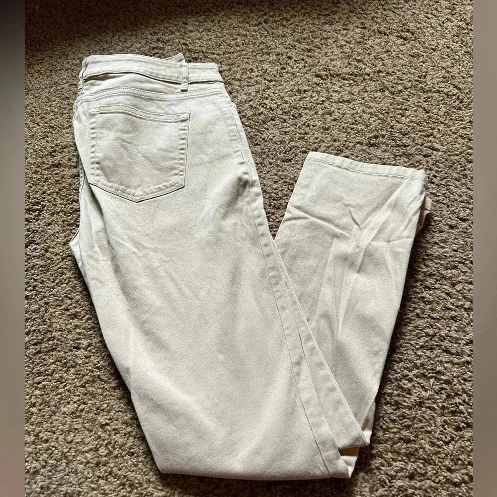 Chaps Women’s size 6 khaki’s‎